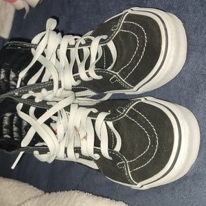 Gently used hi top vans size 6 kids
